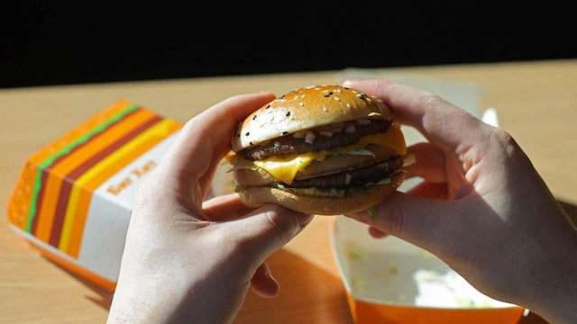 McDonald’s shares plunge after Quarter Pounders linked to E. coli outbreak, one death