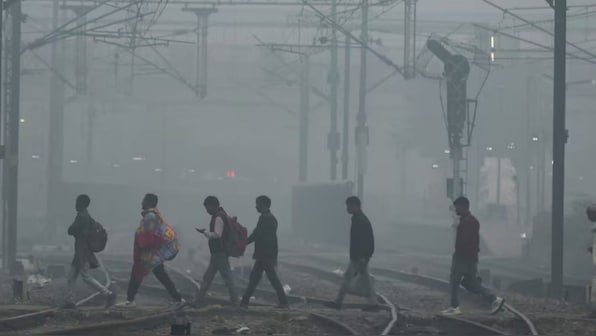 Air pollution worsens in India’s national capital, AQI nears 400 morning after Diwali