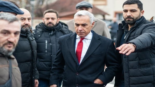 As Romania heads to Sunday vote, thousands protest against Russian ‘interference’
