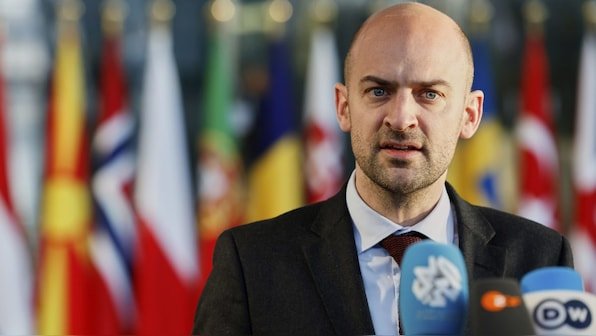 France-Algeria diplomatic row escalates as Algiers expels 12 French officials