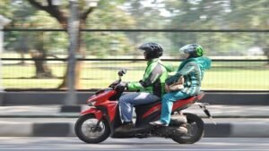 Maharashtra approves bike taxi policy, mandates 100% electric fleet
