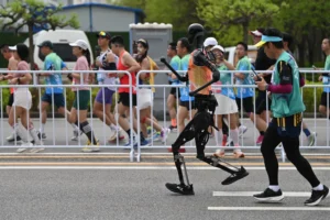 Humanoid Robots Just Raced Alongside Human Runners in a World-First Half-Marathon. Here’s How It Went