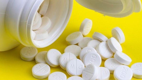 Trump signs executive order to slash drug prices, expand state import options