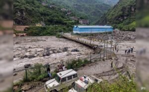 01pa4gd8_himachal-flash-floods-_625x300_26_June_25