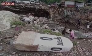 q5trltio_himachal-pradesh-mandi-monsoon-landslide-july-2025_625x300_04_July_25
